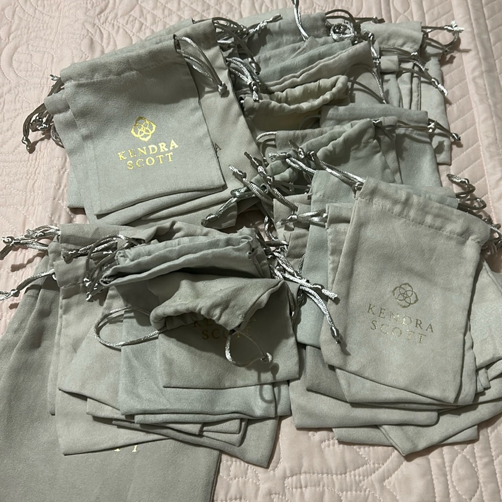 Kendra Scott jewelry bags-50
